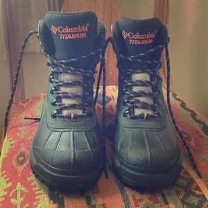 Columbia women’s titanium insulated hiking boots